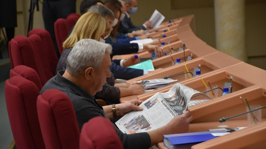 Почетными гражданами Саратовской области предложили сделать врача и журналистку