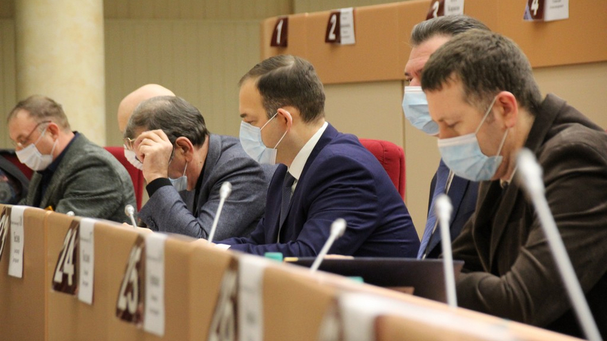 Экологическая катастрофа, нехватка денег, клятва мэра: депутаты одобрили социальный бюджет Саратова