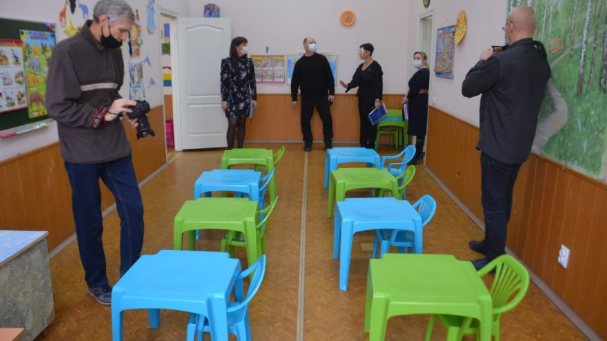 В Саратове 95-летие Дома работников искусств отметили в холодном помещении без крыши