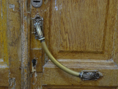 В Саратове 95-летие Дома работников искусств отметили в холодном помещении без крыши