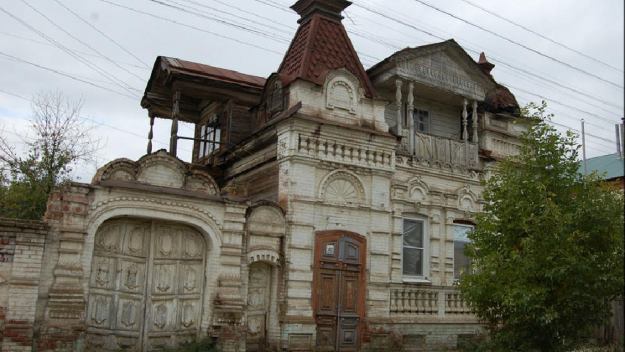 В Саратовской области не следили за старинным домом Чертухина: собственников планируют наказать