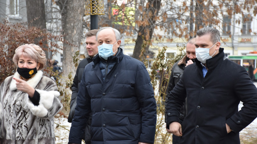 В центре города установили памятник основателям саратовского цирка. Камень под него заложили шесть лет назад