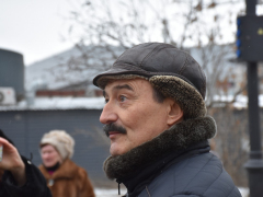 В центре города установили памятник основателям саратовского цирка. Камень под него заложили шесть лет назад