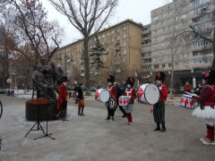 В центре города установили памятник основателям саратовского цирка. Камень под него заложили шесть лет назад