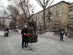 В центре города установили памятник основателям саратовского цирка. Камень под него заложили шесть лет назад