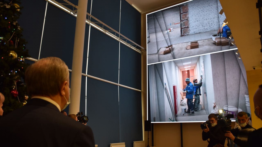После масштабного ремонта в саратовском Теремке замглавы Минкультуры РФ и губернатору показали спектакль (фоторепортаж)