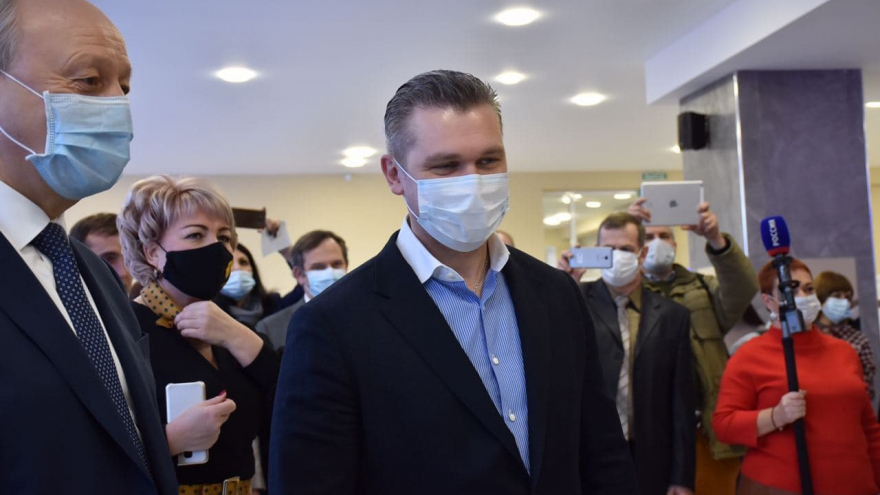 После масштабного ремонта в саратовском Теремке замглавы Минкультуры РФ и губернатору показали спектакль (фоторепортаж)