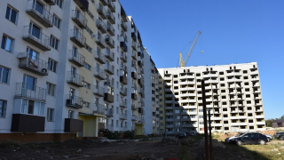 Море времени: саратовские чиновники пообещали за два дня сдать два дома для переселенцев