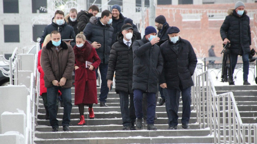 Как в лучших китайских залах!: губернатор оценил кожаные диваны во дворце водных видов спорта
