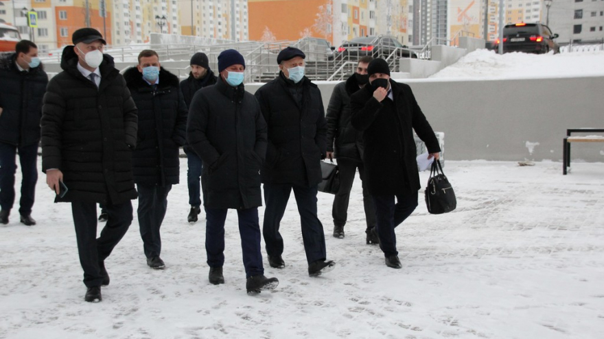 Как в лучших китайских залах!: губернатор оценил кожаные диваны во дворце водных видов спорта