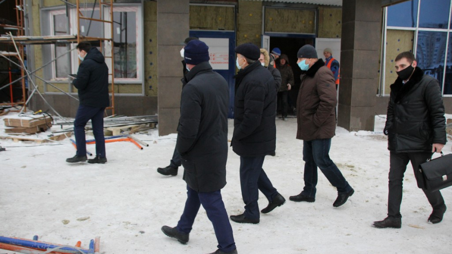 Как в лучших китайских залах!: губернатор оценил кожаные диваны во дворце водных видов спорта