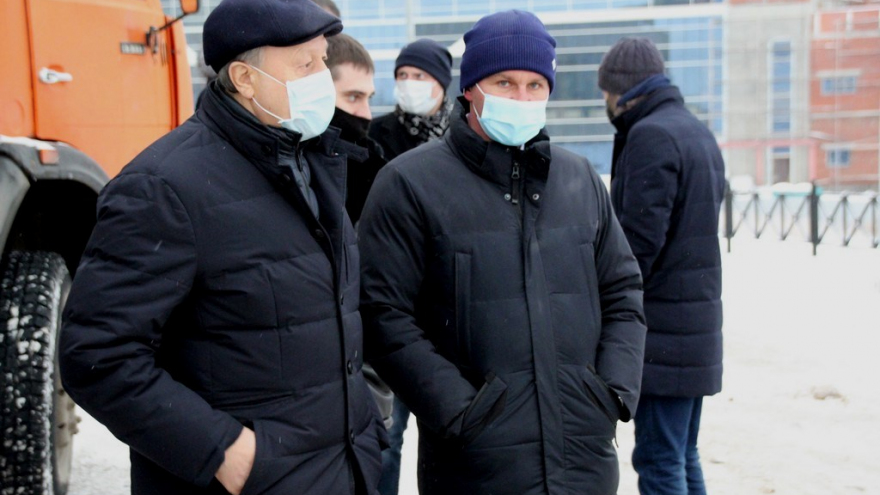 Как в лучших китайских залах!: губернатор оценил кожаные диваны во дворце водных видов спорта