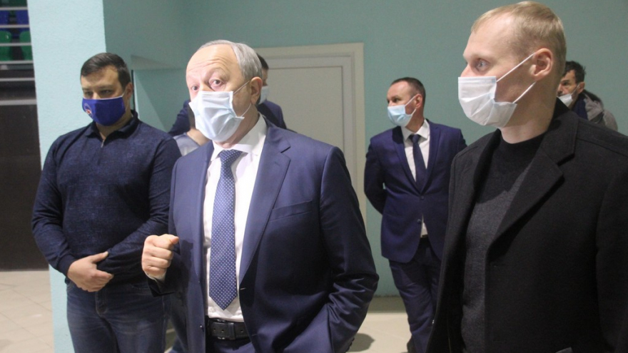 Как в лучших китайских залах!: губернатор оценил кожаные диваны во дворце водных видов спорта
