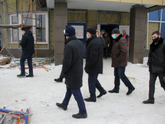 Как в лучших китайских залах!: губернатор оценил кожаные диваны во дворце водных видов спорта