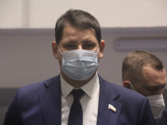 Как в лучших китайских залах!: губернатор оценил кожаные диваны во дворце водных видов спорта