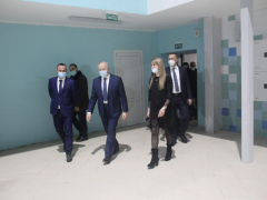 Как в лучших китайских залах!: губернатор оценил кожаные диваны во дворце водных видов спорта