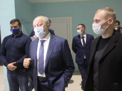 Как в лучших китайских залах!: губернатор оценил кожаные диваны во дворце водных видов спорта
