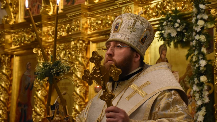 Рождественская служба и коронавирус: в саратовском храме прихожане игнорировали санитарные правила (фоторепортаж)