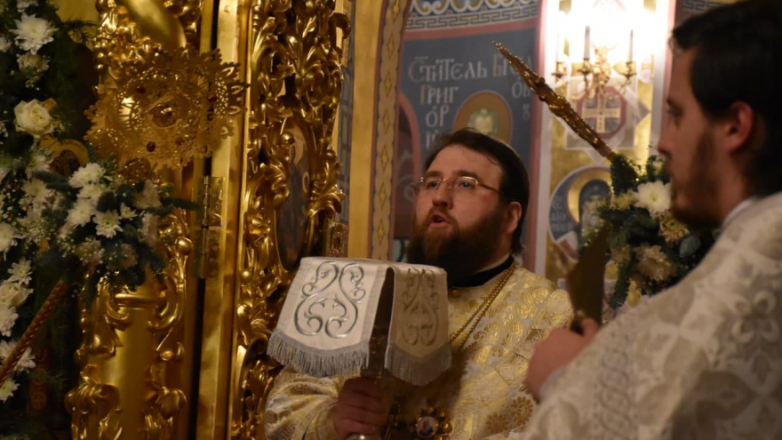 Рождественская служба и коронавирус: в саратовском храме прихожане игнорировали санитарные правила (фоторепортаж)