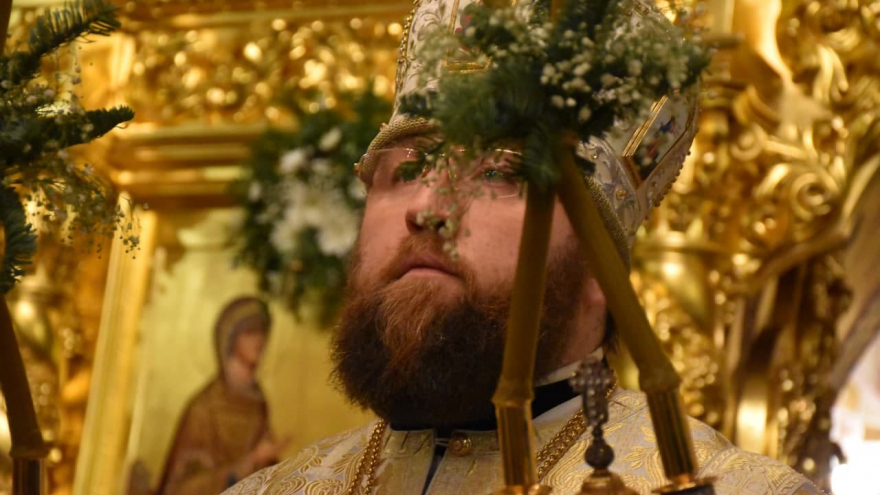 Рождественская служба и коронавирус: в саратовском храме прихожане игнорировали санитарные правила (фоторепортаж)