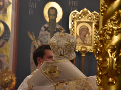Рождественская служба и коронавирус: в саратовском храме прихожане игнорировали санитарные правила (фоторепортаж)