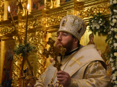 Рождественская служба и коронавирус: в саратовском храме прихожане игнорировали санитарные правила (фоторепортаж)