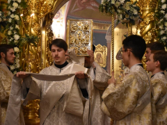 Рождественская служба и коронавирус: в саратовском храме прихожане игнорировали санитарные правила (фоторепортаж)
