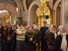 Рождественская служба и коронавирус: в саратовском храме прихожане игнорировали санитарные правила (фоторепортаж)