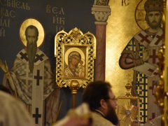 Рождественская служба и коронавирус: в саратовском храме прихожане игнорировали санитарные правила (фоторепортаж)