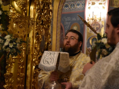 Рождественская служба и коронавирус: в саратовском храме прихожане игнорировали санитарные правила (фоторепортаж)