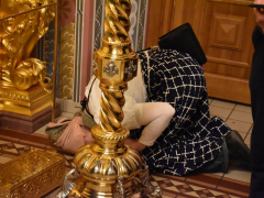 Рождественская служба и коронавирус: в саратовском храме прихожане игнорировали санитарные правила (фоторепортаж)