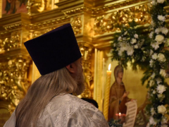 Рождественская служба и коронавирус: в саратовском храме прихожане игнорировали санитарные правила (фоторепортаж)