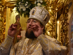 Рождественская служба и коронавирус: в саратовском храме прихожане игнорировали санитарные правила (фоторепортаж)