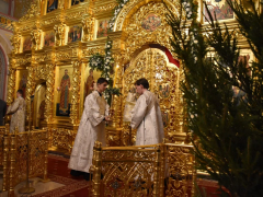 Рождественская служба и коронавирус: в саратовском храме прихожане игнорировали санитарные правила (фоторепортаж)