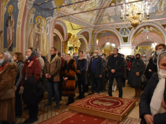 Рождественская служба и коронавирус: в саратовском храме прихожане игнорировали санитарные правила (фоторепортаж)