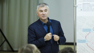 Жители Завокзального пожаловались на отсутствие дорог: спикер Госдумы пообещал найти деньги на развитие поселка