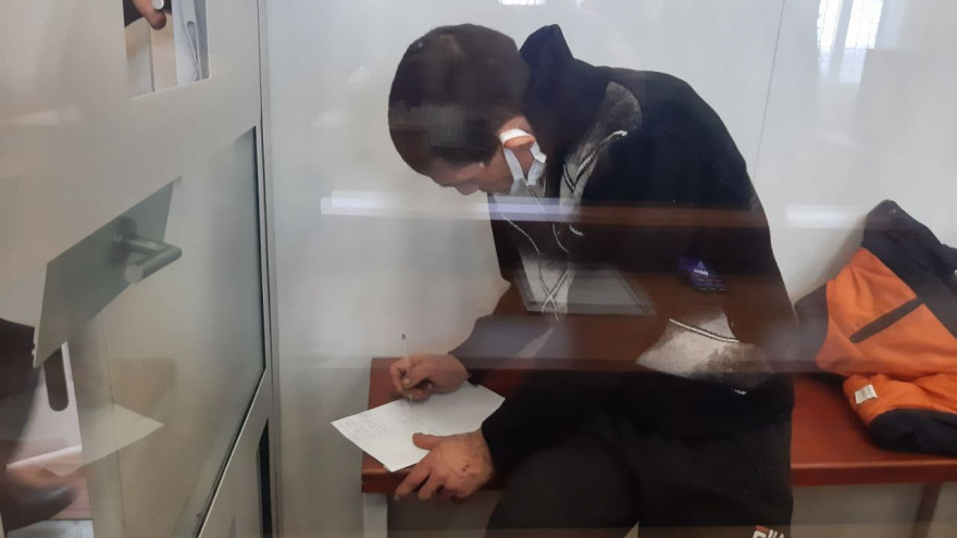 Арестован мужчина, который полтора часа держал на морозе раздетого 10-летнего сына и угрожал ему ножом (подробности и фото из суда)