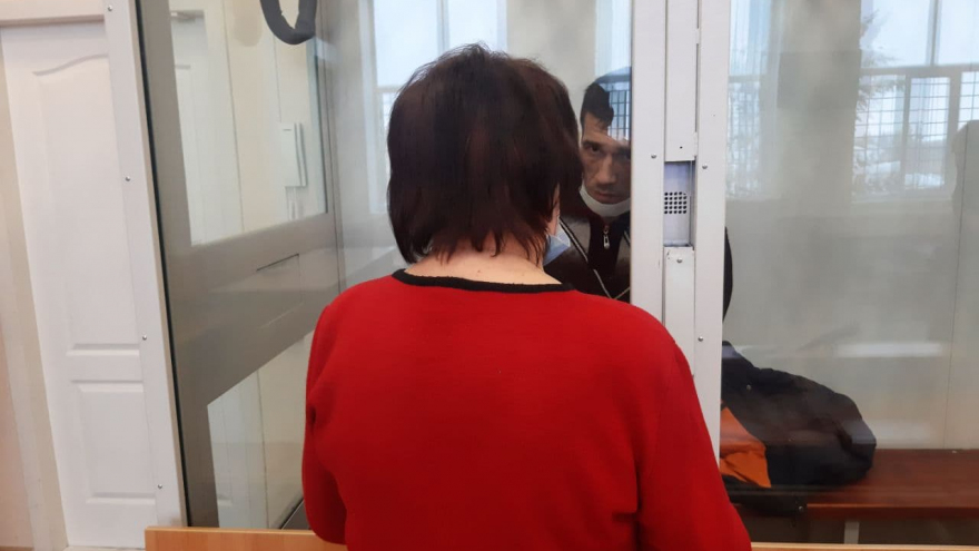 Арестован мужчина, который полтора часа держал на морозе раздетого 10-летнего сына и угрожал ему ножом (подробности и фото из суда)