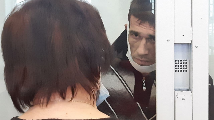 Арестован мужчина, который полтора часа держал на морозе раздетого 10-летнего сына и угрожал ему ножом (подробности и фото из суда)