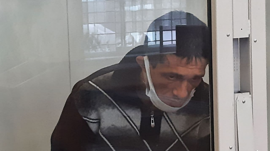 Арестован мужчина, который полтора часа держал на морозе раздетого 10-летнего сына и угрожал ему ножом (подробности и фото из суда)