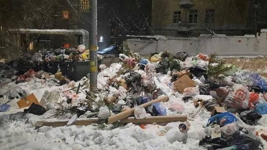 Саратовцы возмутились горам мусора возле мужского монастыря