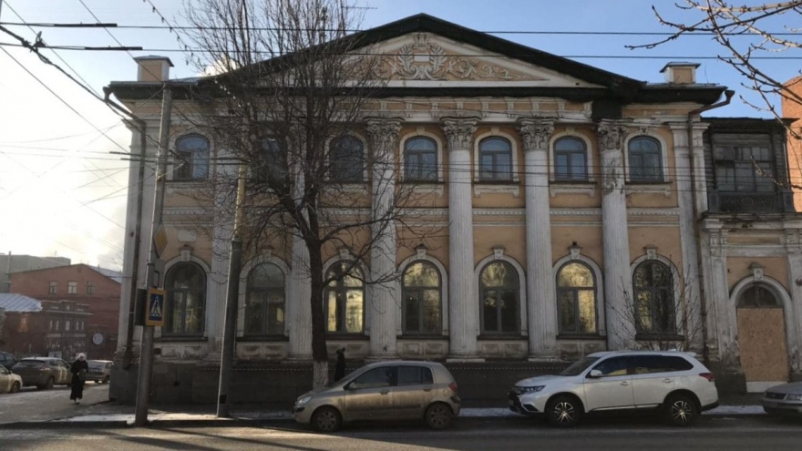 В Саратове начали реставрировать усадьбу Александровского: рабочие нашли в здании золото