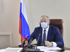 Тут не исполняем, там не исполняем — это входит в привычку: губернатор о строительстве домов для сирот