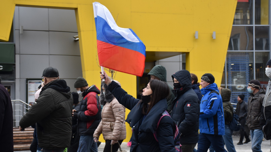 Больше тысячи человек пришли на несанкционированную акцию в центре Саратова