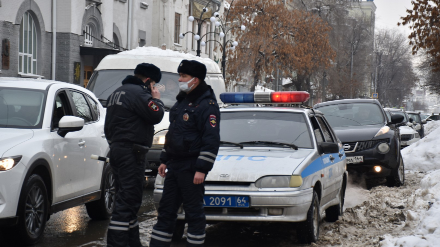Больше тысячи человек пришли на несанкционированную акцию в центре Саратова