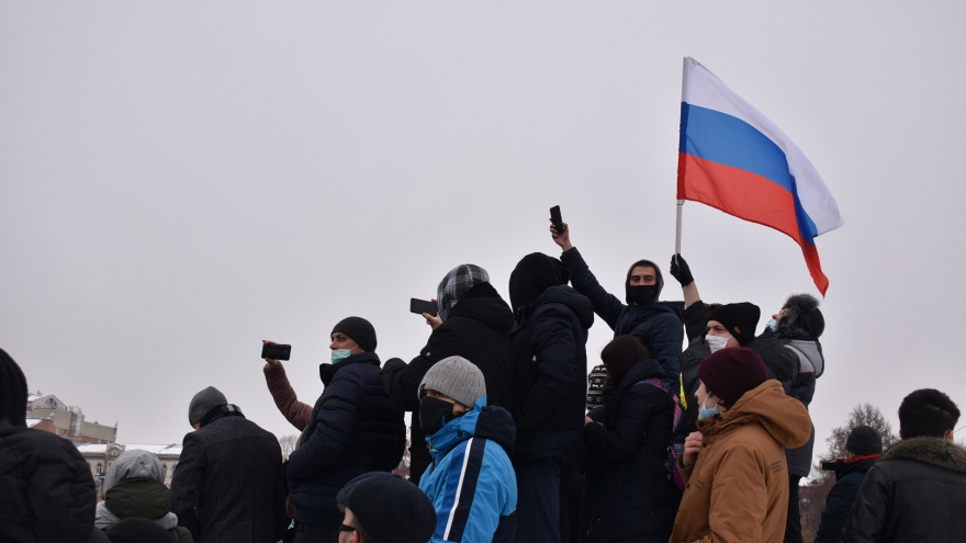 Больше тысячи человек пришли на несанкционированную акцию в центре Саратова
