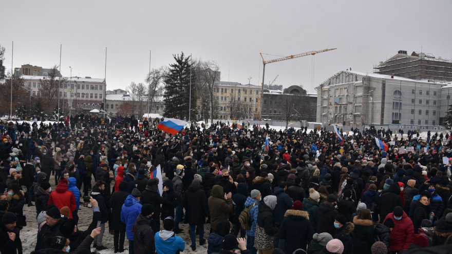 Больше тысячи человек пришли на несанкционированную акцию в центре Саратова
