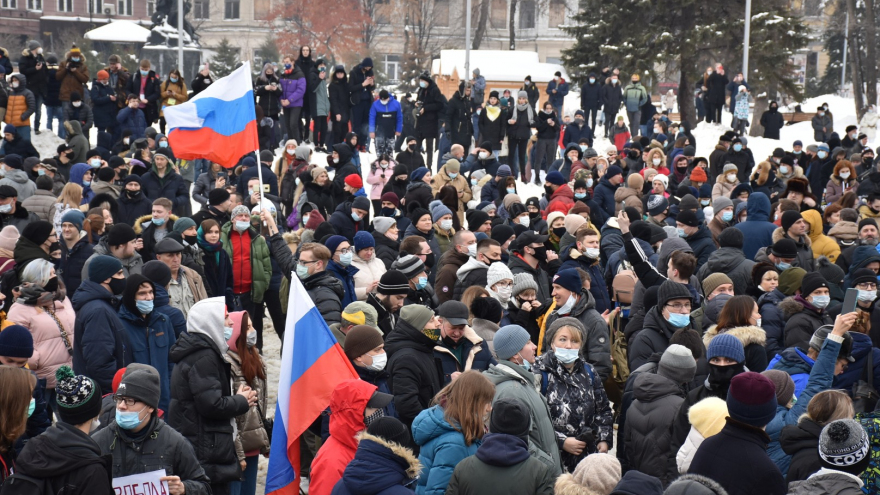 Больше тысячи человек пришли на несанкционированную акцию в центре Саратова