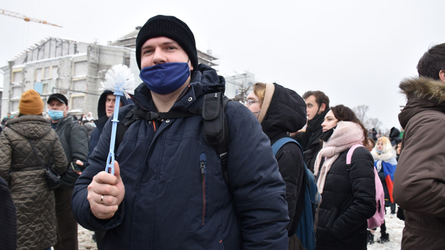 Больше тысячи человек пришли на несанкционированную акцию в центре Саратова