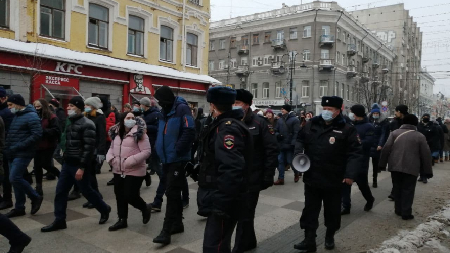 Больше тысячи человек пришли на несанкционированную акцию в центре Саратова